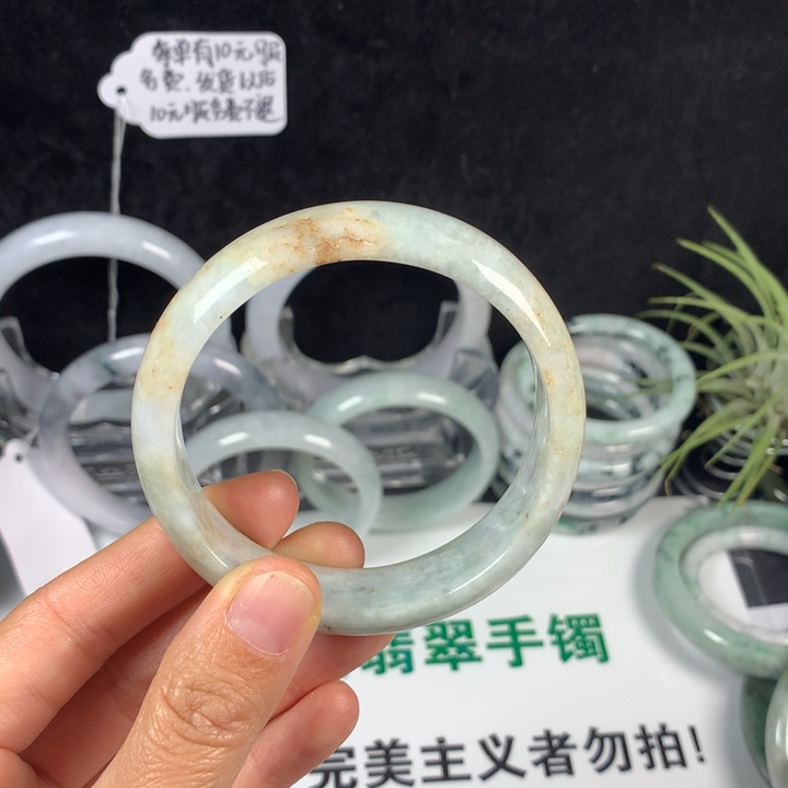 翡翠未镶嵌手镯5号。 56.8圈