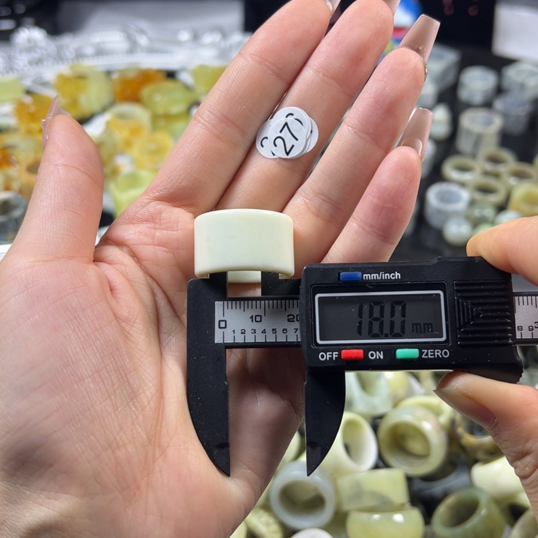 蛇纹石玉未镶嵌戒指