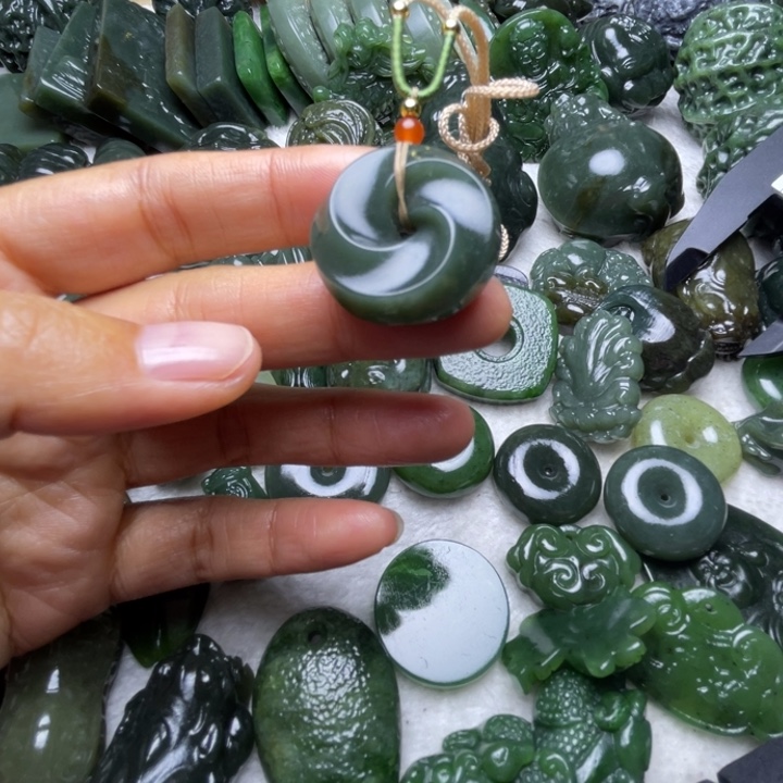 和田玉未镶嵌颈饰