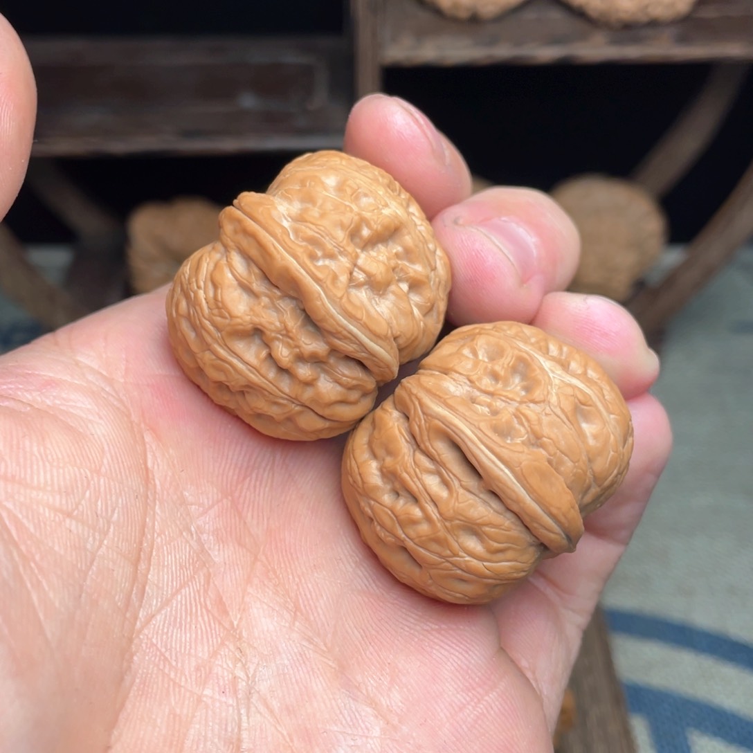 文玩核桃把件35.8毕业手捻元宝