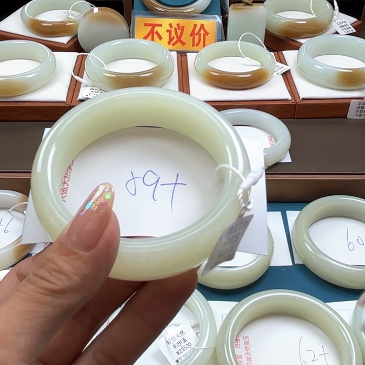 和田玉手镯未镶嵌胖**胖