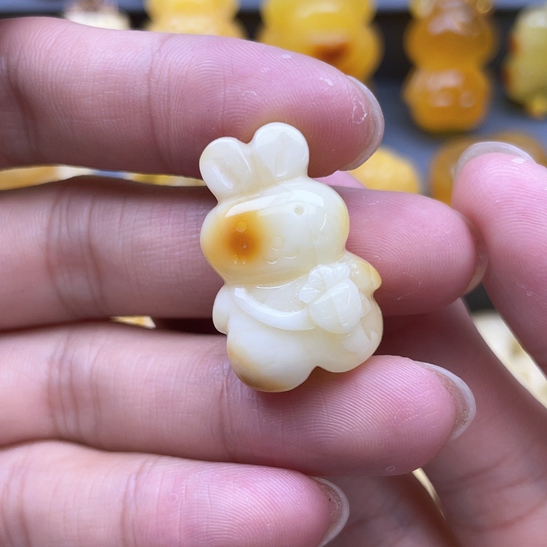 琥珀裸石未镶嵌蜜蜡