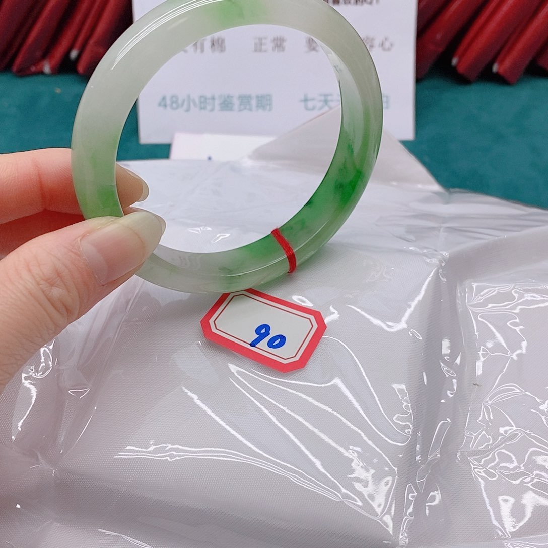 翡翠手镯未镶嵌小*90000000