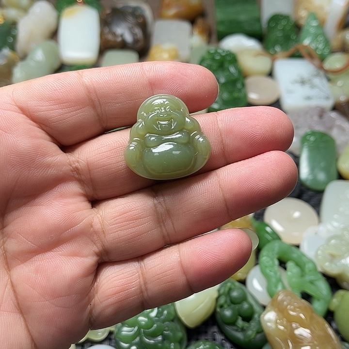 颈饰未镶嵌和田玉（糖玉）