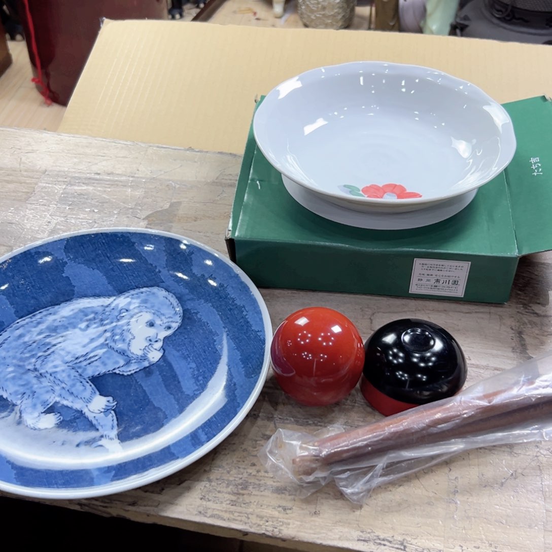 瓷片陶瓷的使用价值极广及