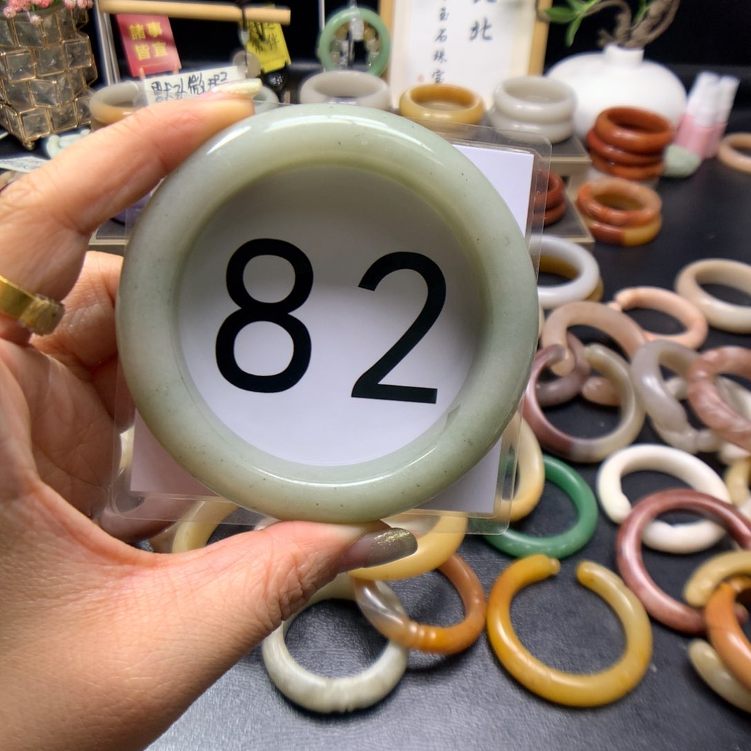 石英质玉手镯未镶嵌橘*?