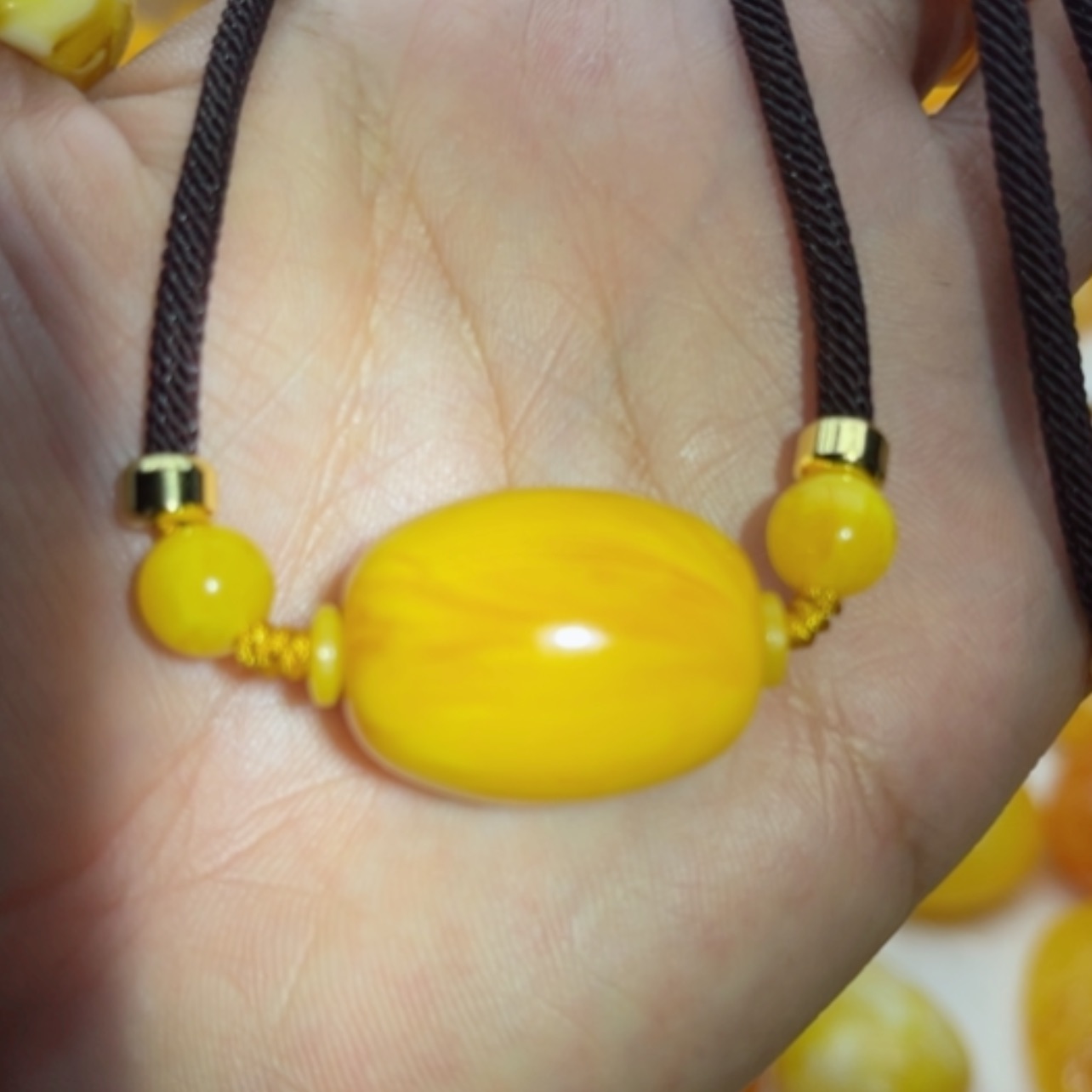【闪购商品】俄黄飘花索骨吊坠卡20饰品