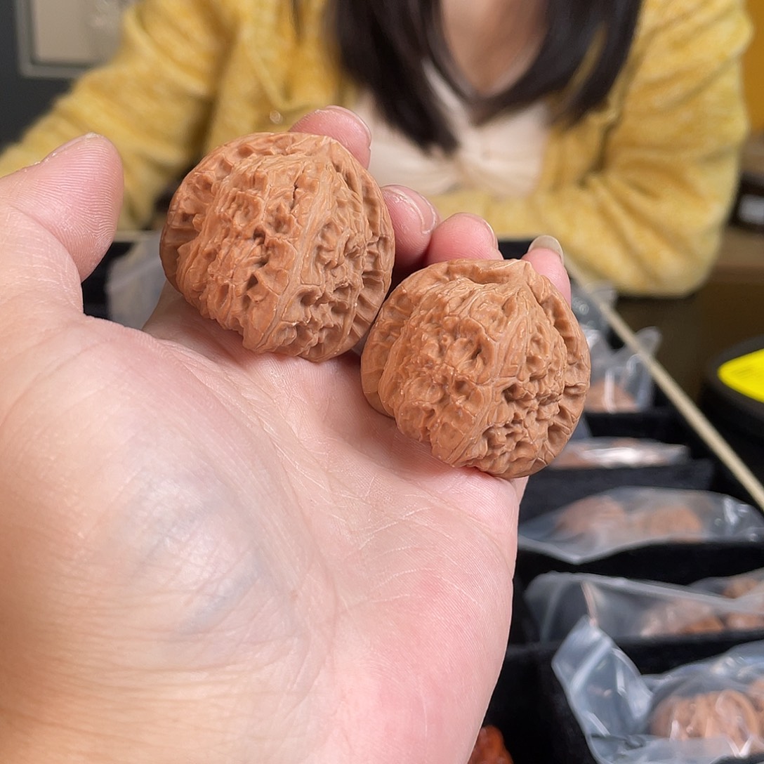 文玩核桃把件三角白40全品