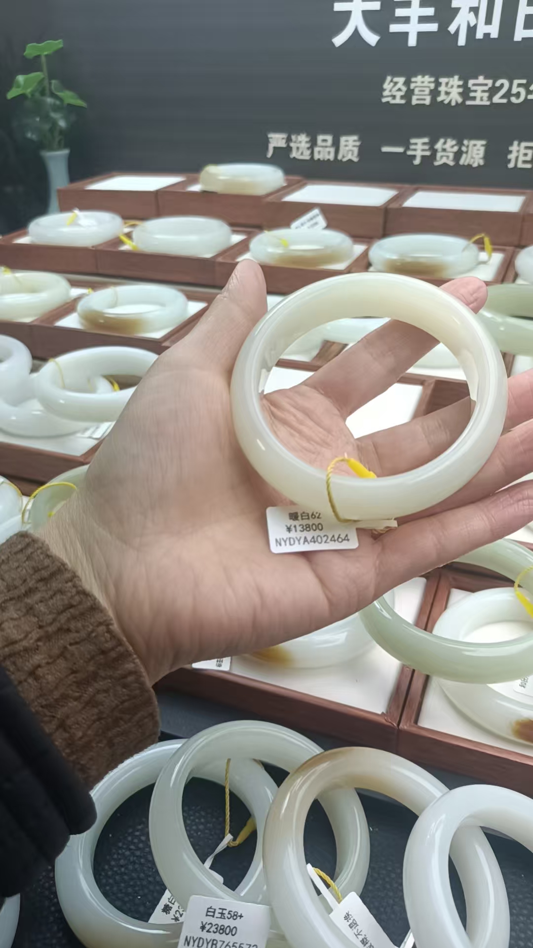 和田玉青白玉料暖白手镯