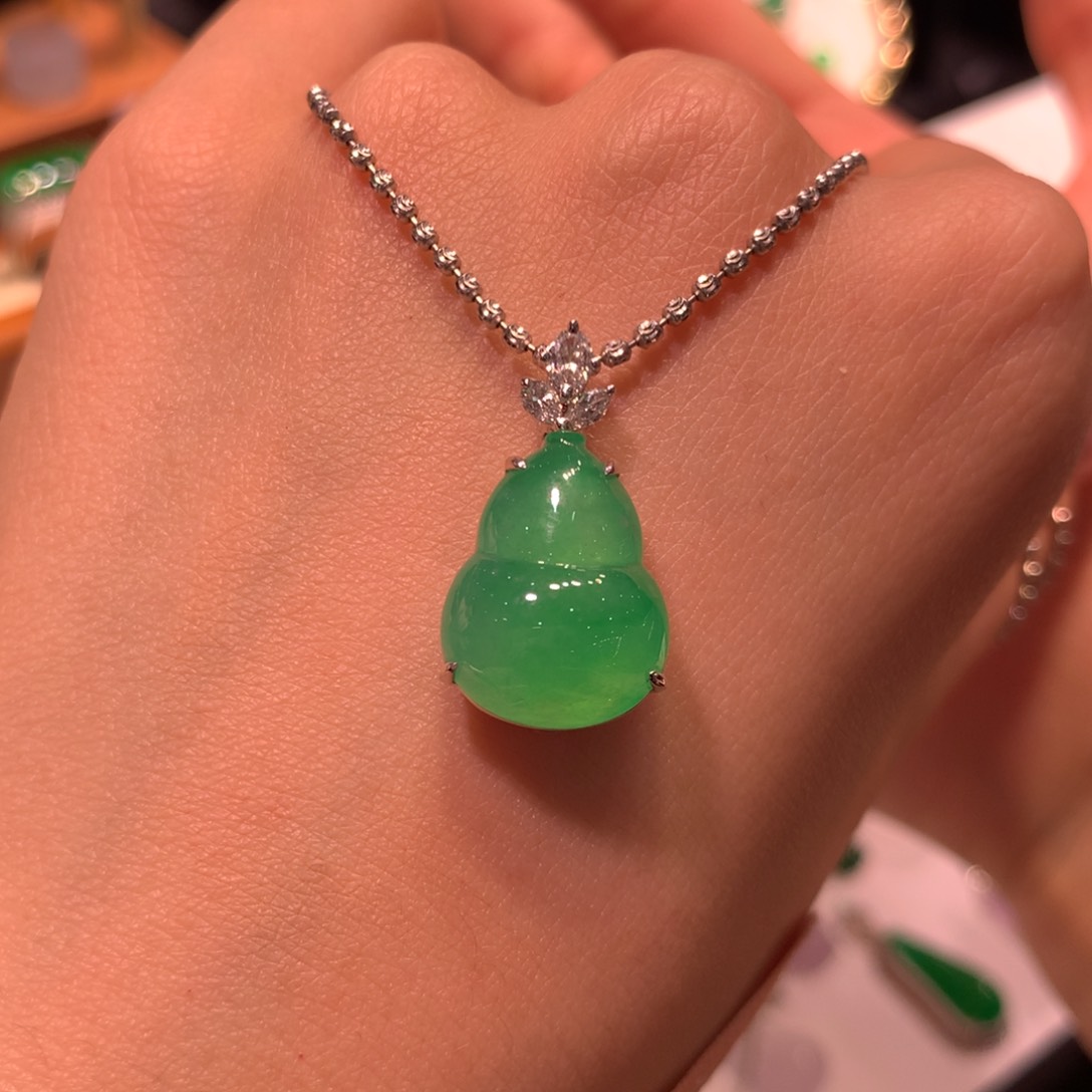 吊坠(不含链)18K金镶嵌翡翠