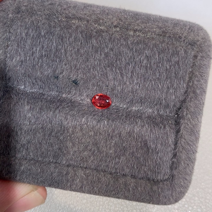 蓝宝石裸石未镶嵌0.365克拉