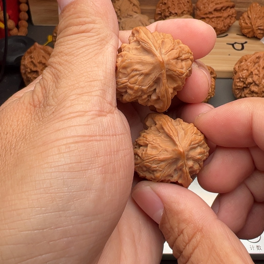 刘***1文玩核桃把件玲珑