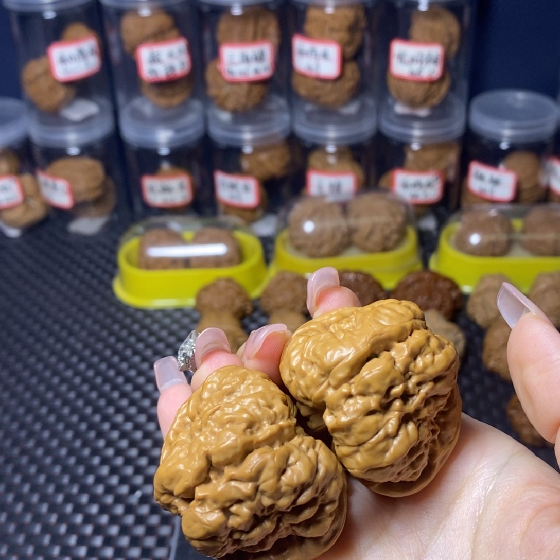 文玩核桃吊坠蛤蟆头肚子47.5边45.5