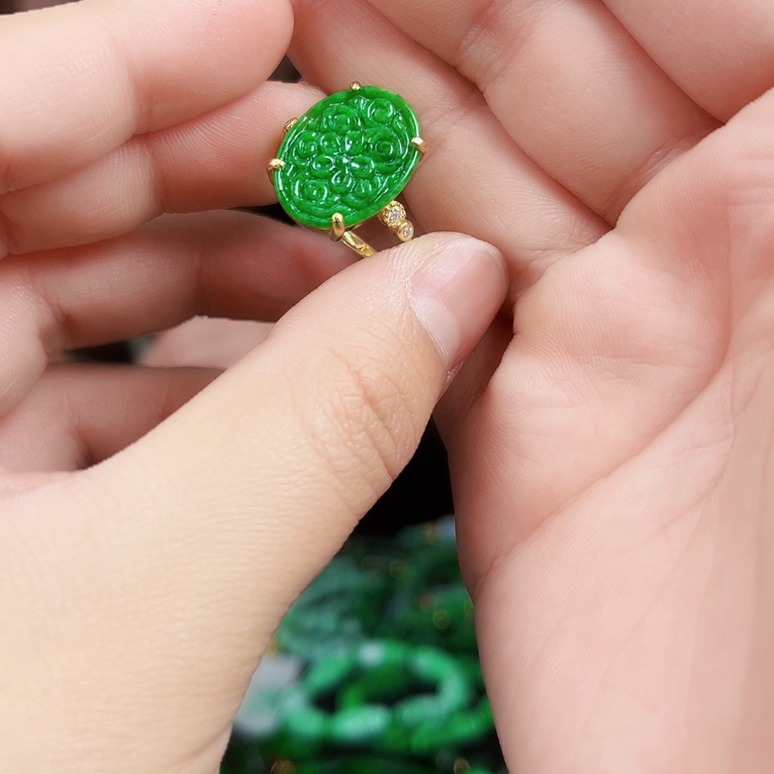 翡翠颈饰银S925镶嵌戒指