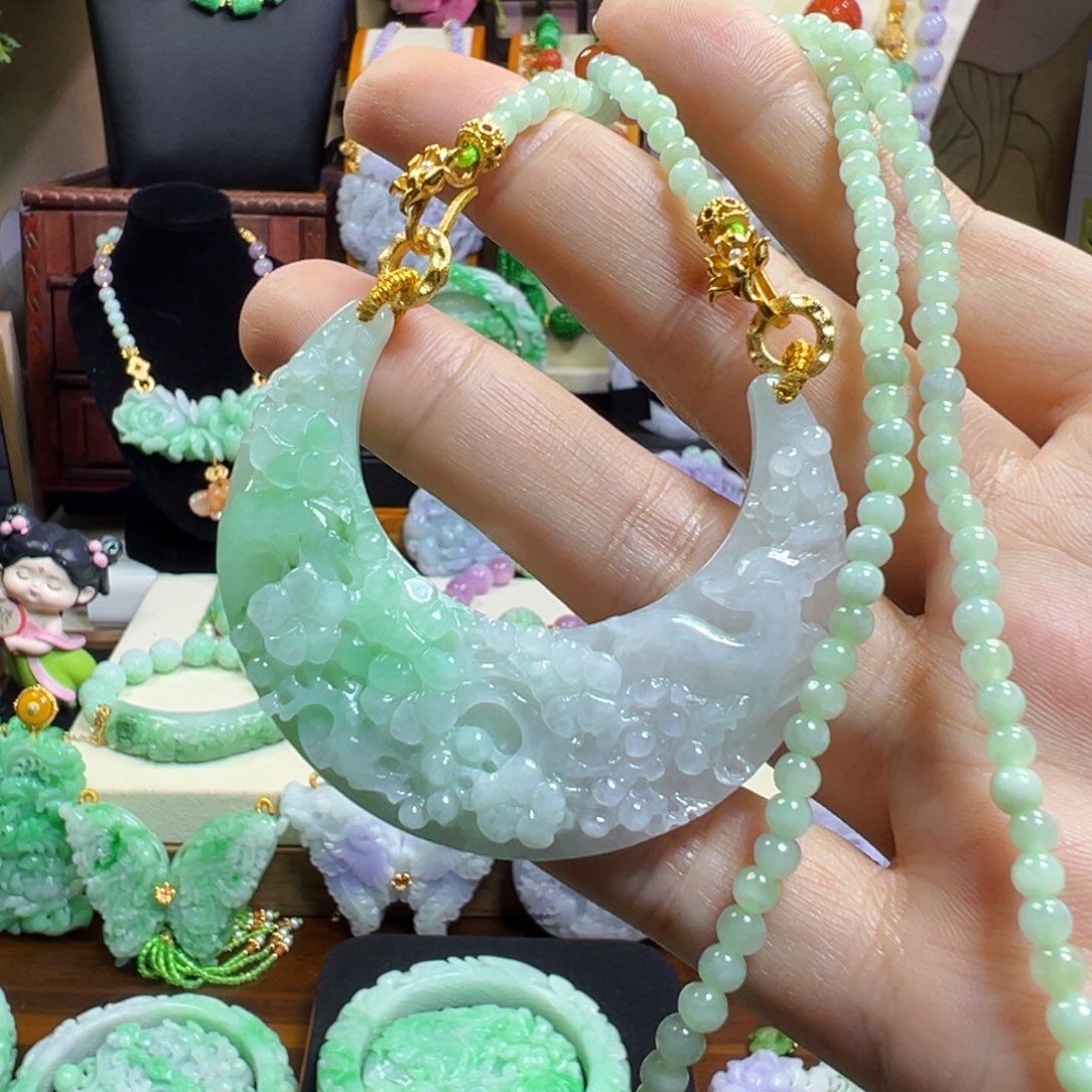 南***月翡翠未镶嵌毛衣链冰