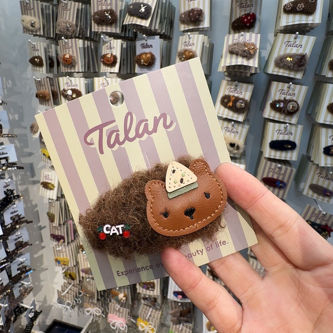 布艺非金属皮面小熊拜拜夹