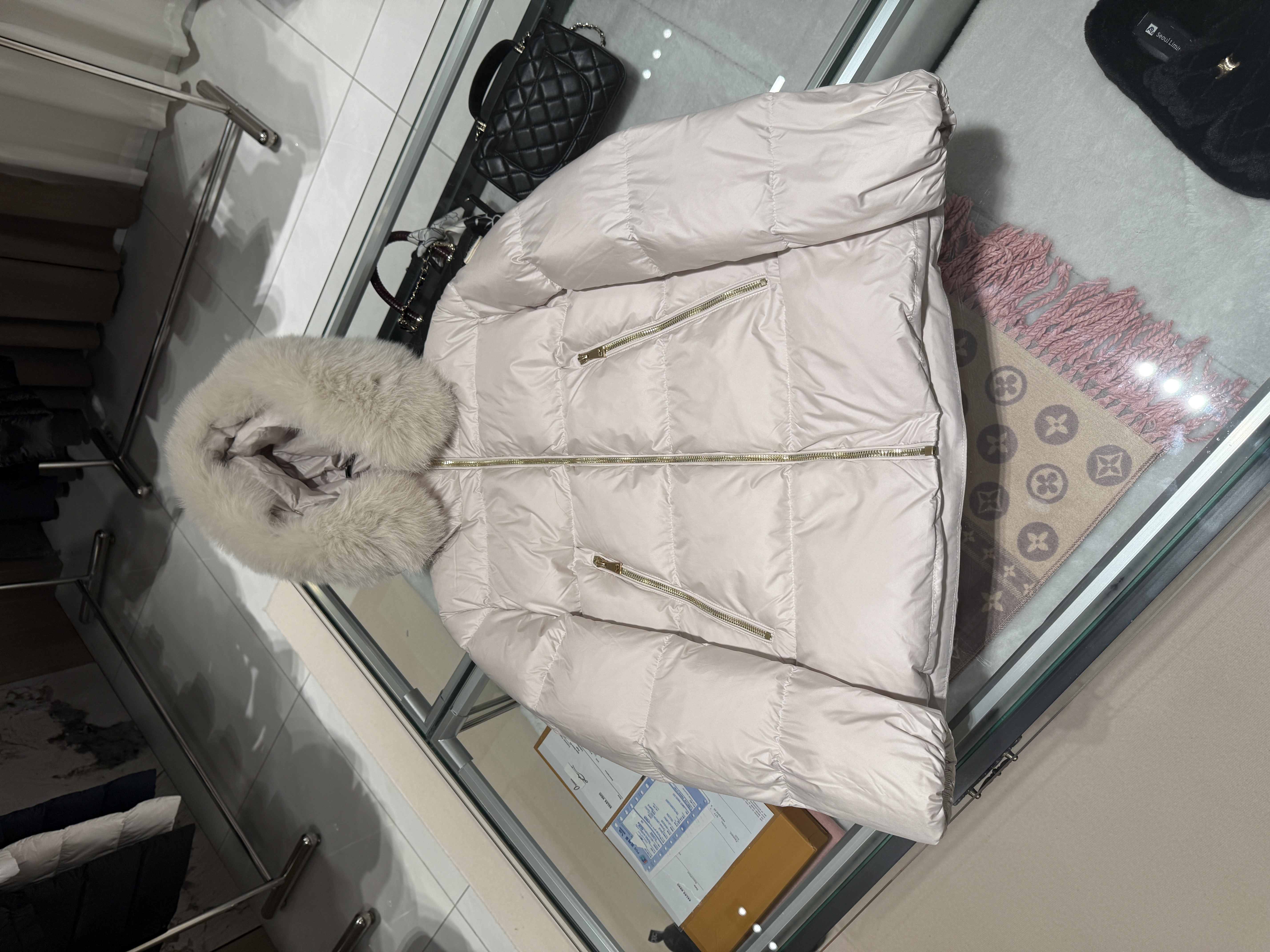 25新款 冬季女毛领款A字版型羽绒服