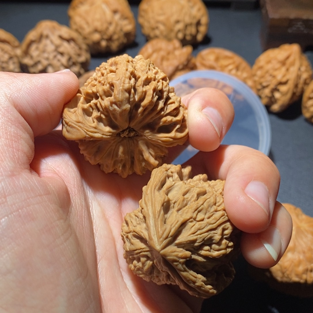 文玩核桃吊坠手****制色差南疆