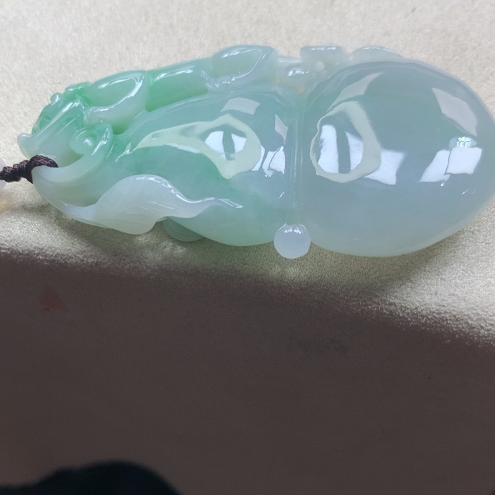 翡翠颈饰未镶嵌吊坠