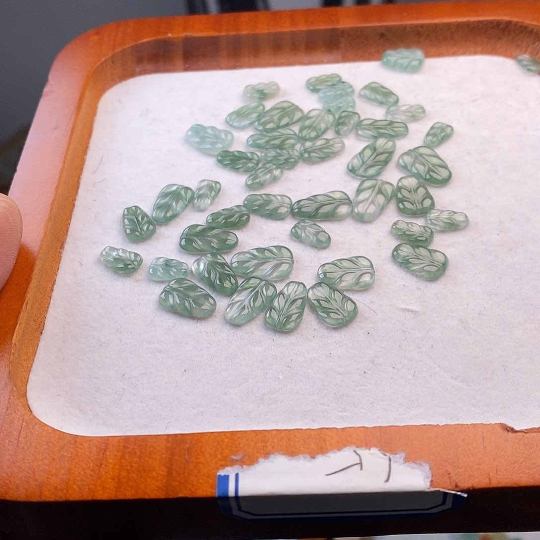 翡翠颈饰未镶嵌飘花叶子50一个