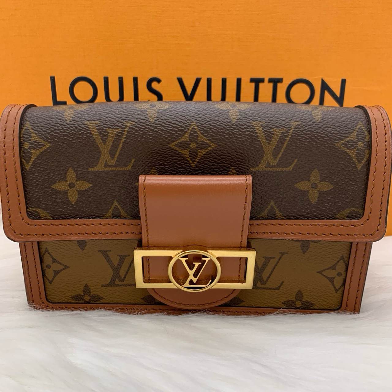 95新 LouisVuitton/路易威登 达芙妮woc链条包005881