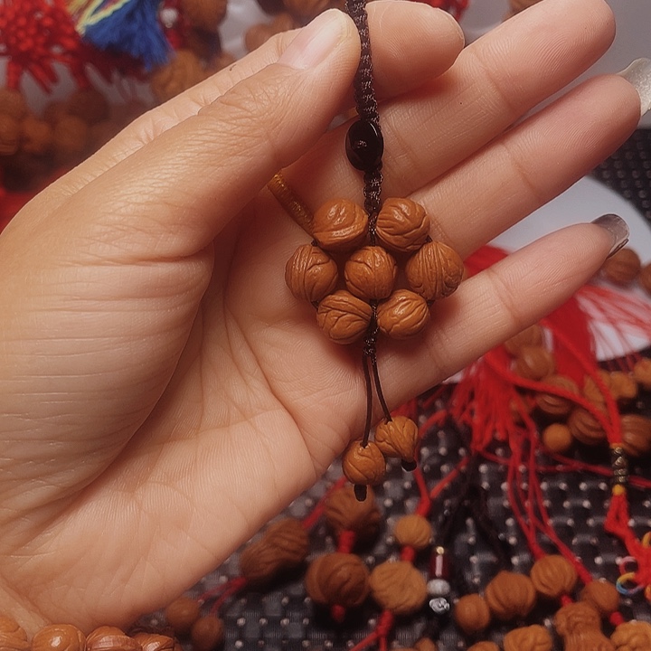 木质类龙纹桃枭挂件