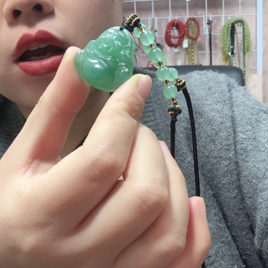 东陵石未镶嵌颈饰佛