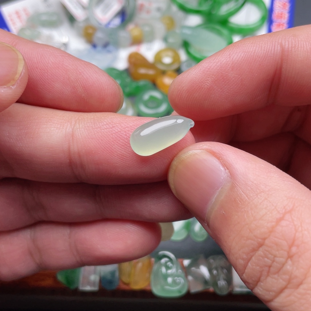 翡翠颈饰未镶嵌缅甸翡翠