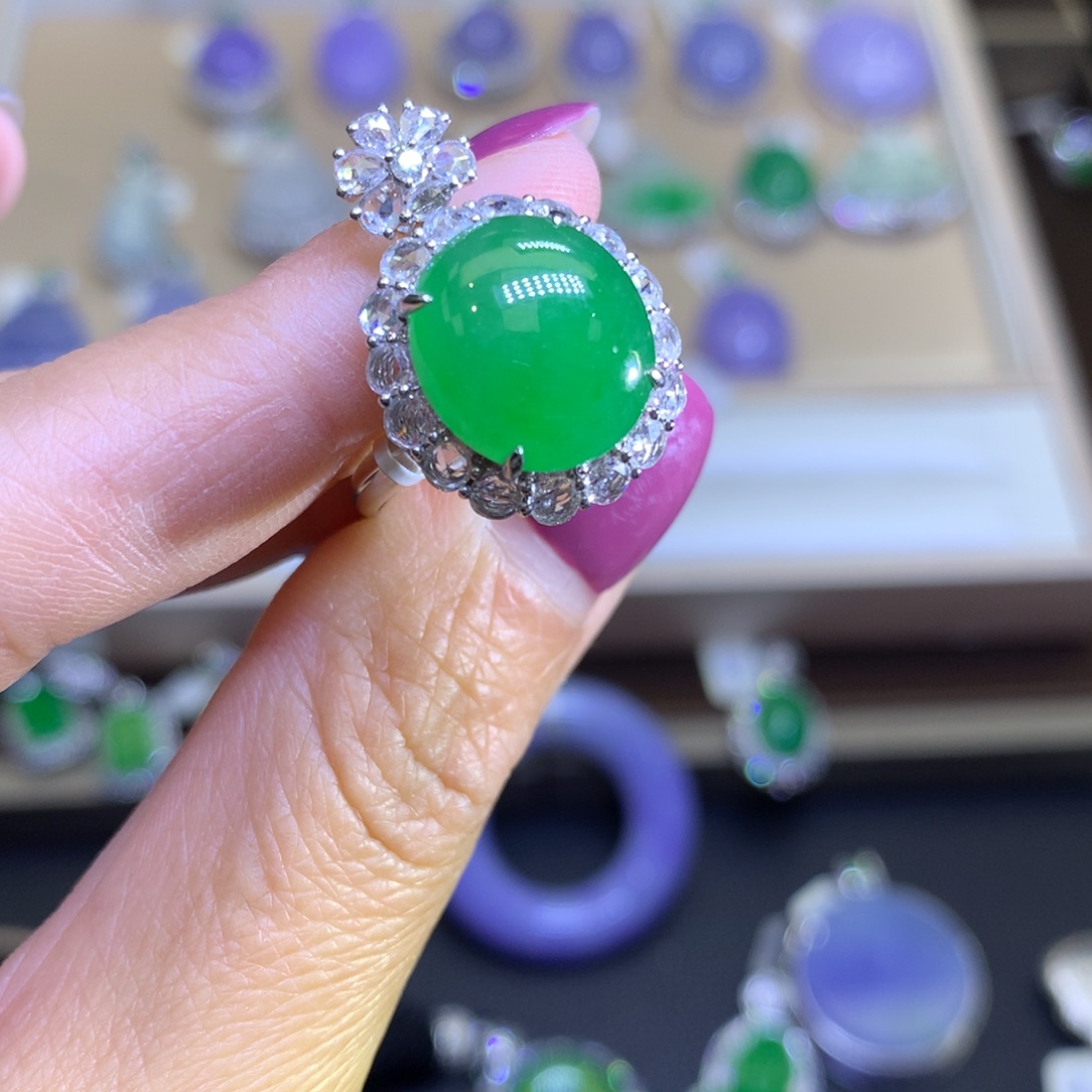 翡翠颈饰18K金镶嵌翡翠