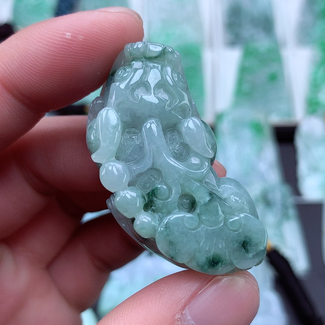 翡翠颈饰未镶嵌翡翠吊坠