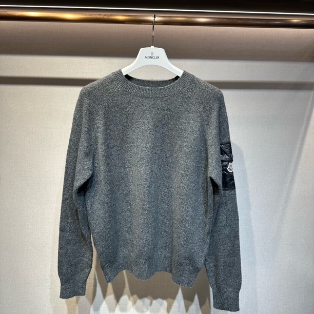 未使用 MONCLER 蒙口男士灰色袖子口袋logo羊绒毛衣/M L码