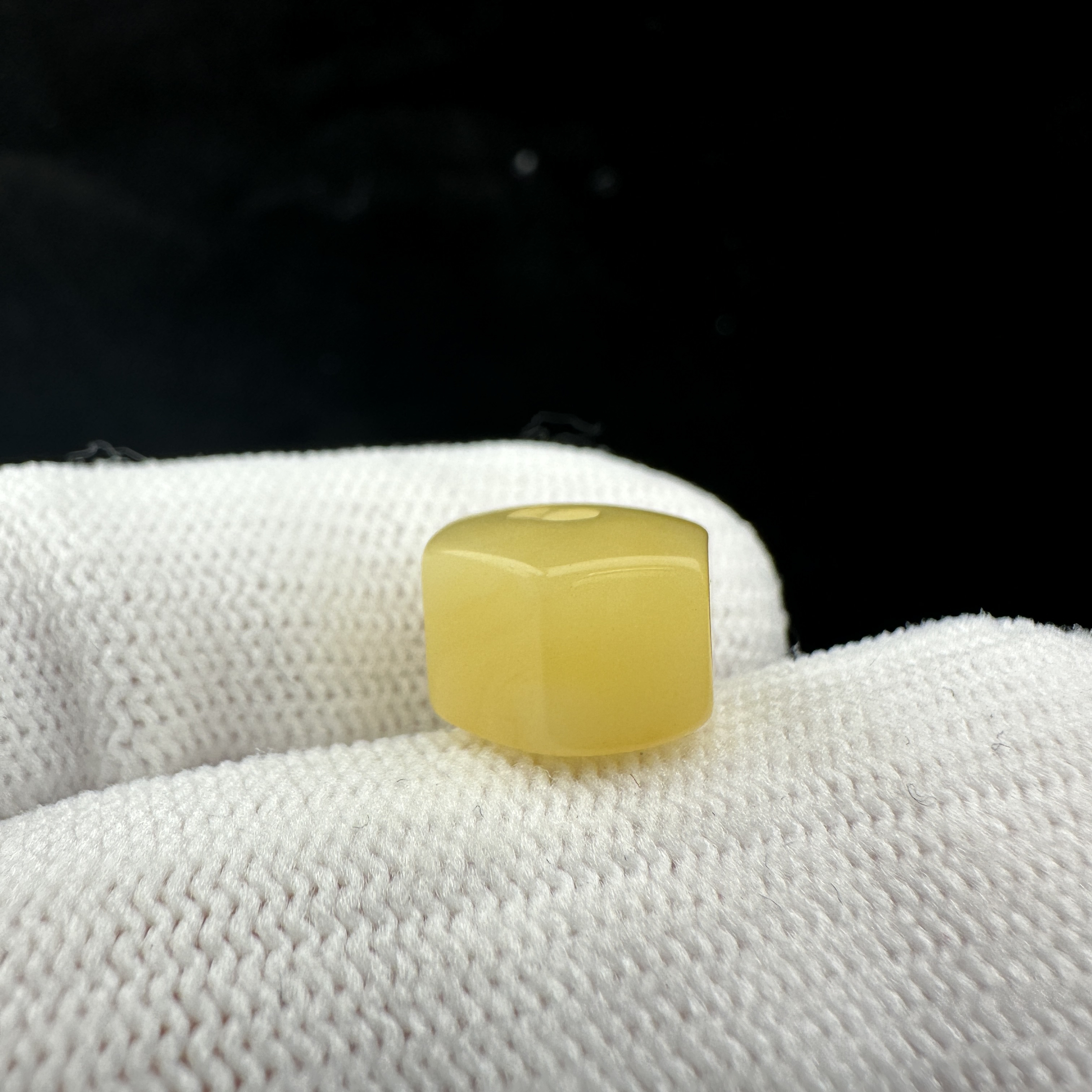 B4732天然原矿蜜蜡瑕疵特价墩子10.3*8mm支持复检假一罚十