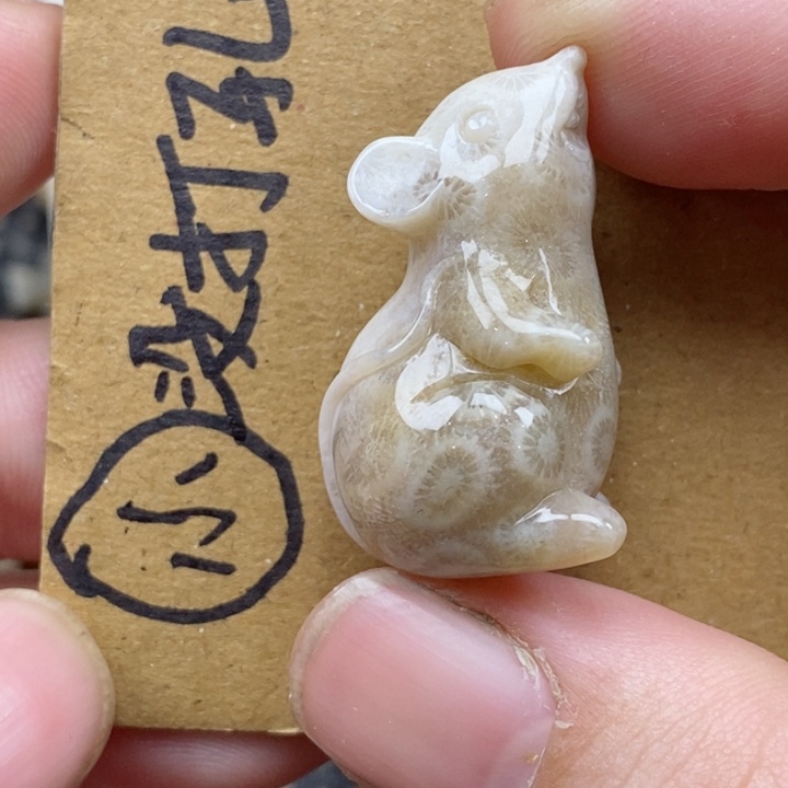 颈饰未镶嵌石英质玉