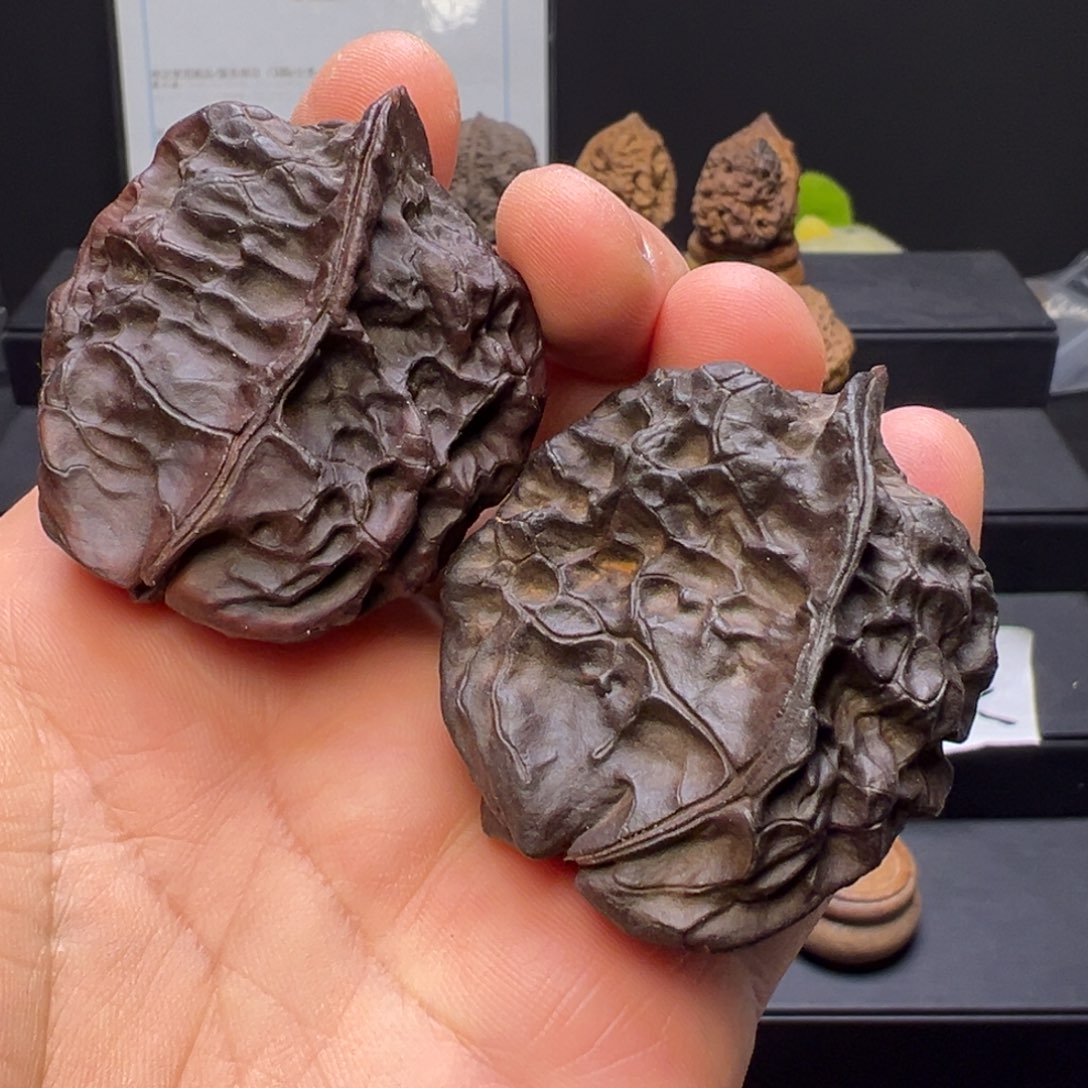 吊坠文玩核桃七彩皇冠半壁44mm