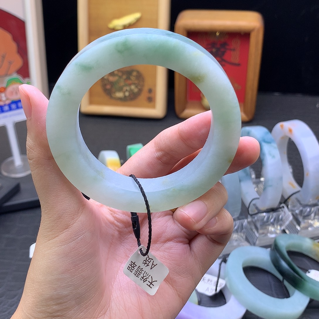 向***靖定制翡翠未镶嵌翡翠手镯