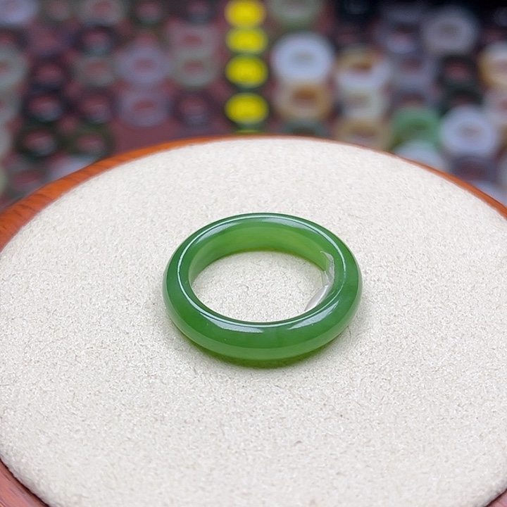 和田玉戒指未镶嵌18.3内径18圈阳绿