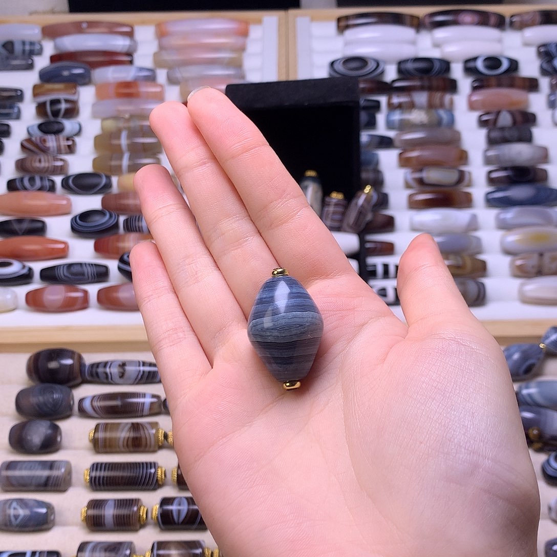 用***2玛瑙/玉髓未镶嵌颈饰