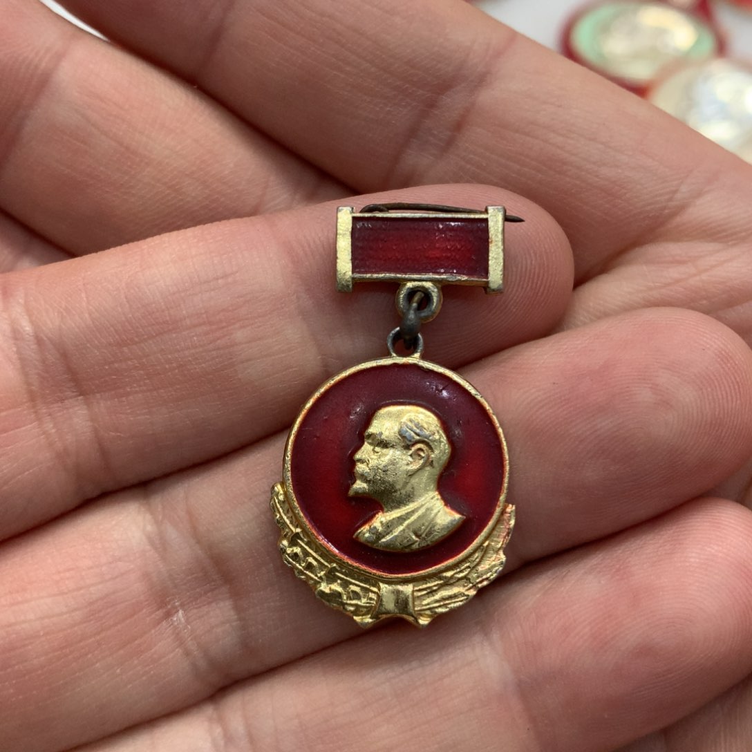 铝红章特殊人物勋章