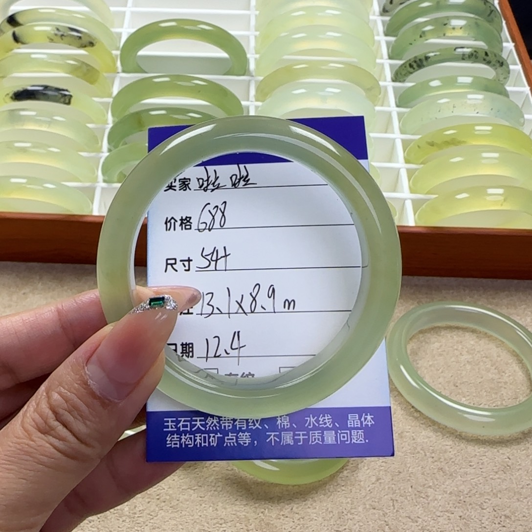 啦***撸蛇纹石玉未镶嵌手镯