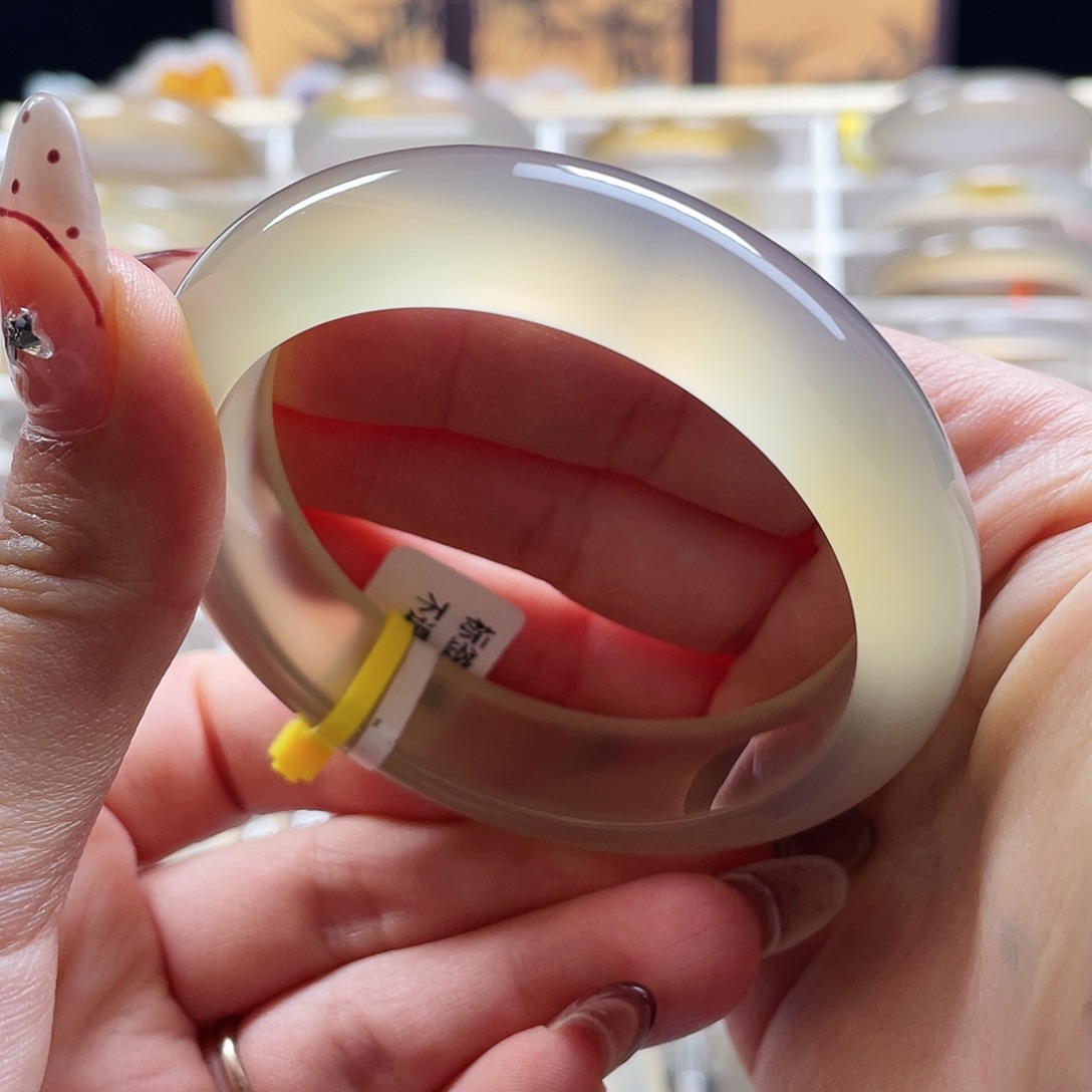 燕***子玛瑙/玉髓未镶嵌手镯