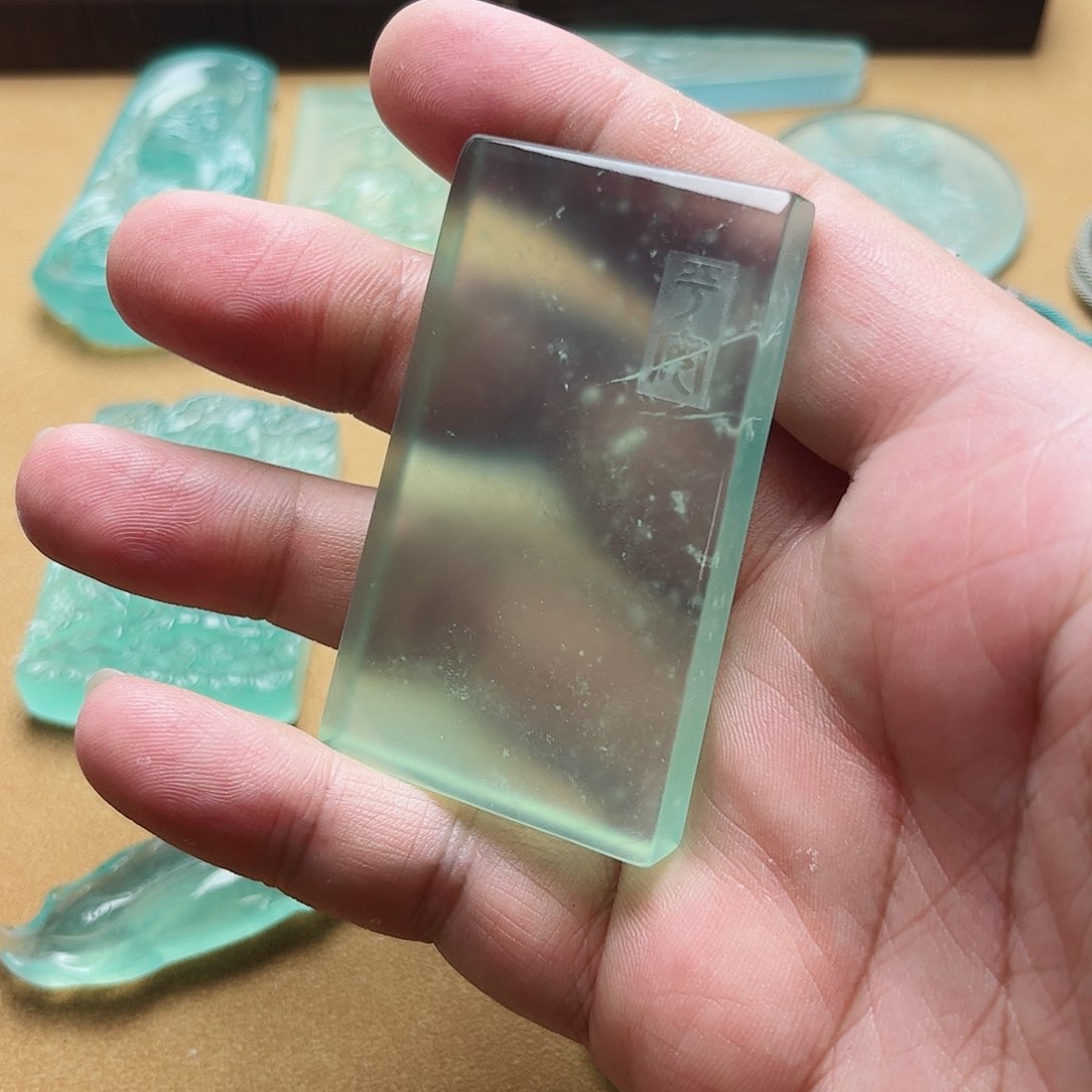 蛇纹石玉颈饰合金