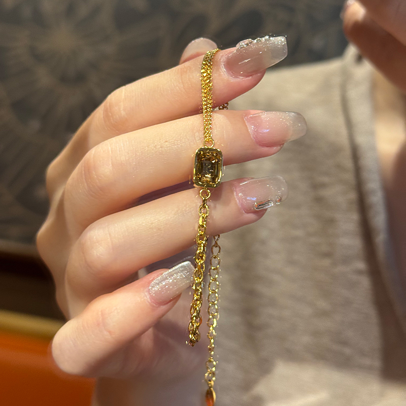 钛钢手链  小众精致爆闪小方糖手链女气质轻奢高级感手饰不褪色