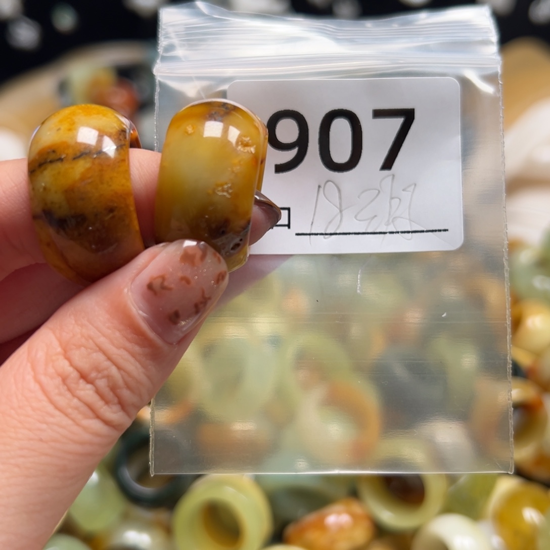 7***月蛇纹石玉未镶嵌戒指