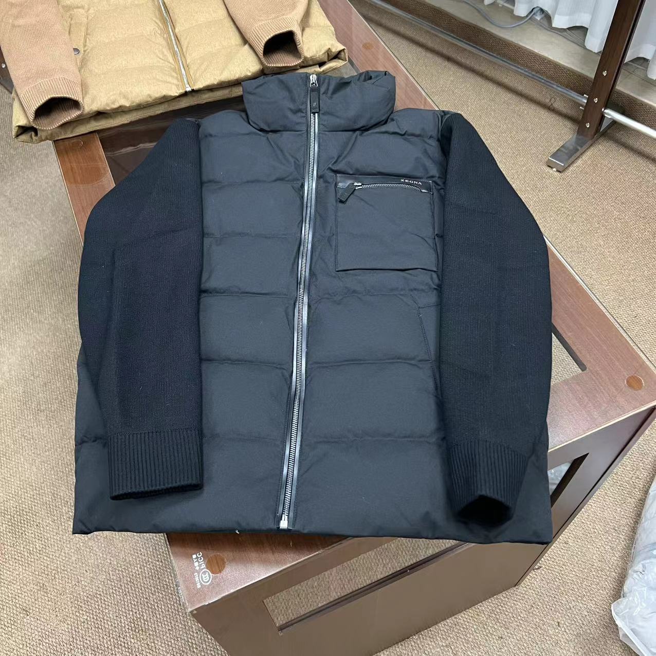 杰Z尼-YR8062休闲风常规经典轻薄运动立领针织羽绒服