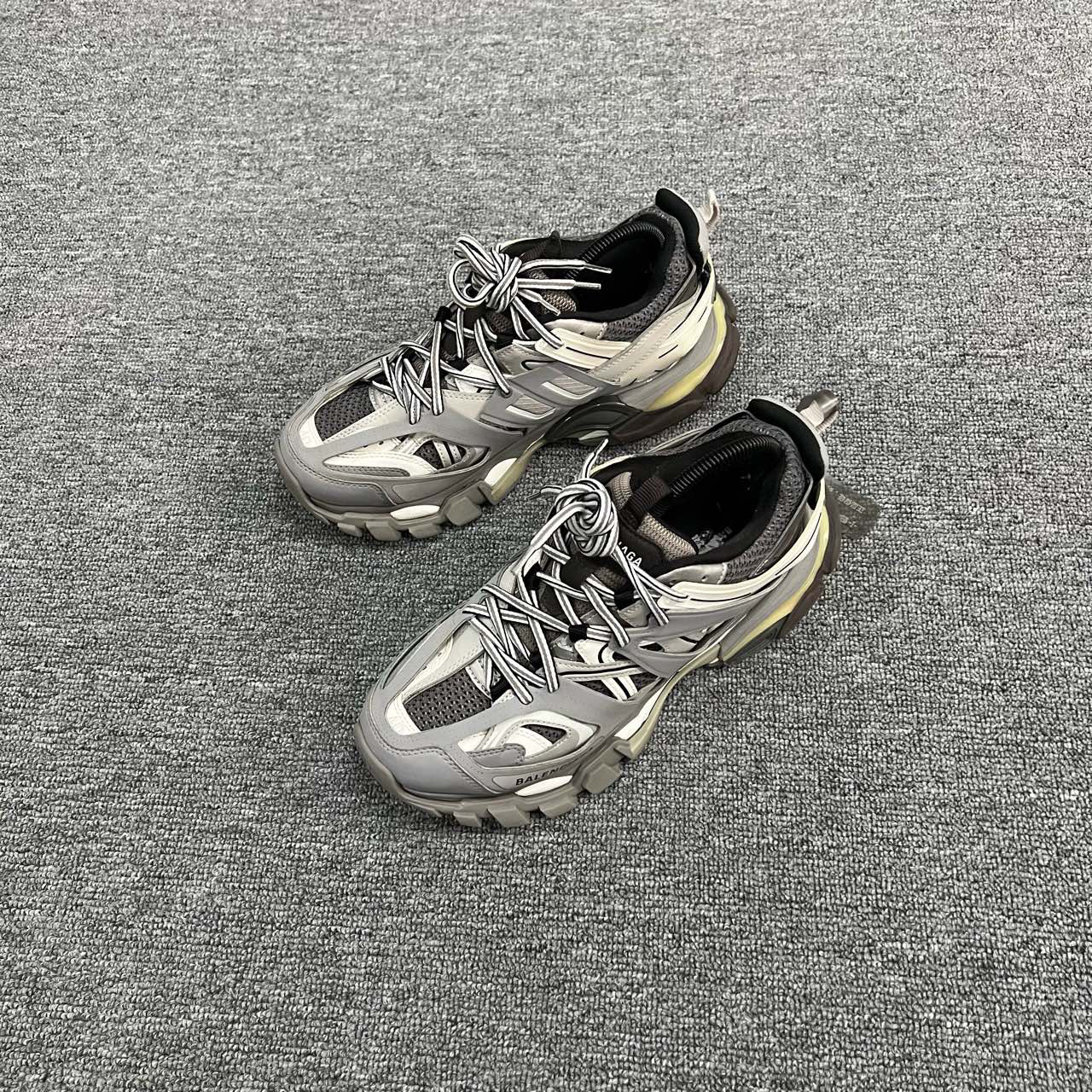 95新 Balenciaga/巴黎世家  LED 灰白老爹鞋 40码/95新/无配件