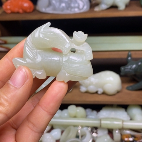 和田玉未镶嵌把件