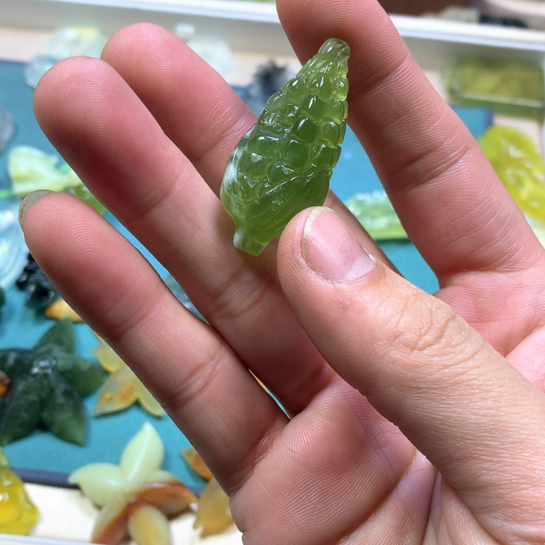 岫玉颈饰未镶嵌玉米