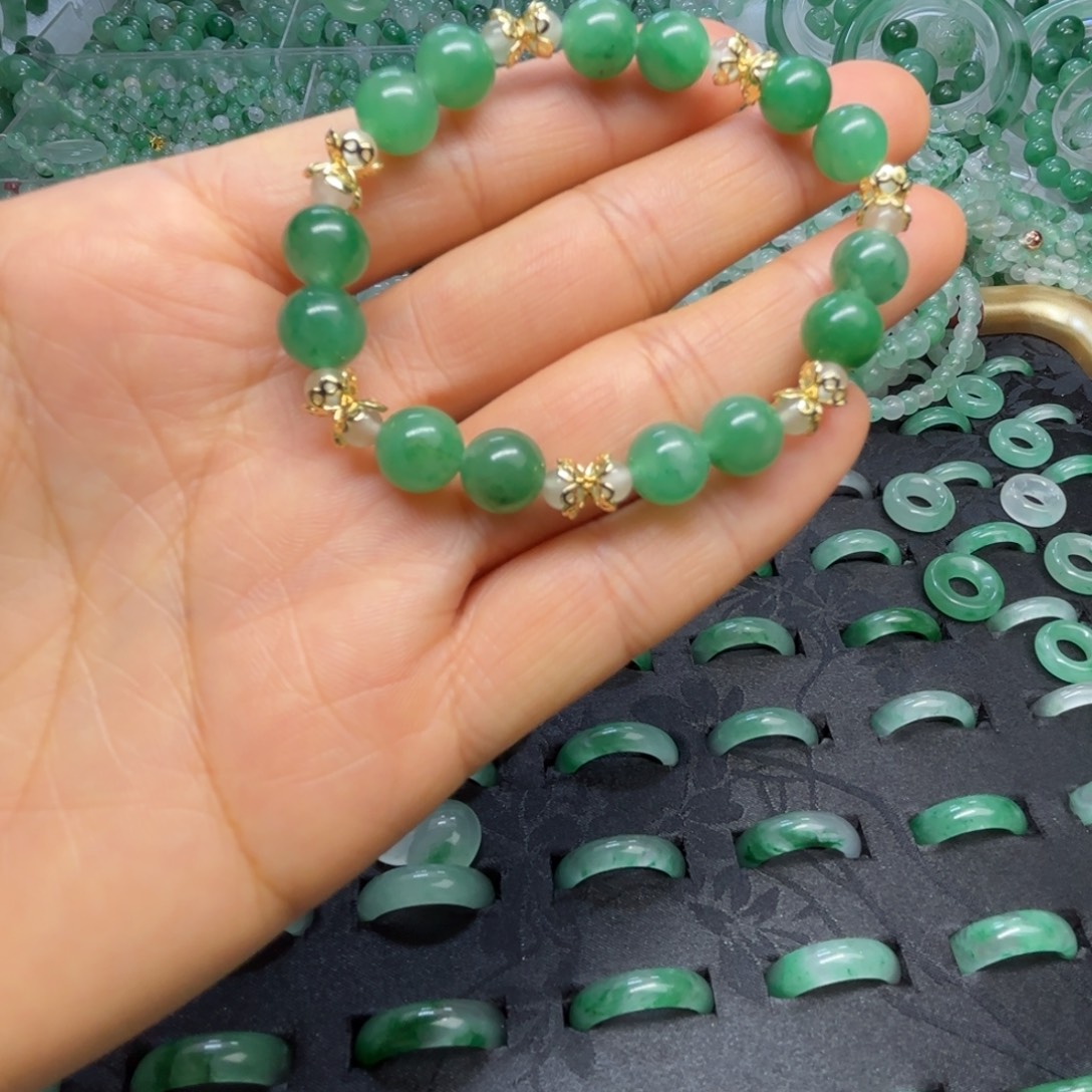 石英质玉（非洲翠）未镶嵌散珠卡8绿冰手串