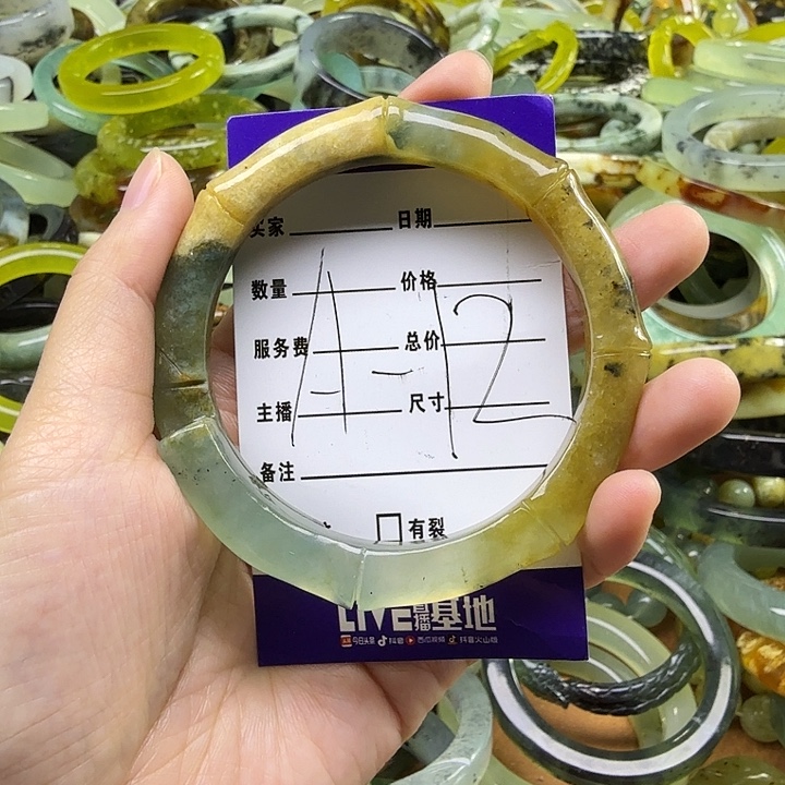 柠***.蛇纹石玉未镶嵌岫玉蛇纹石手镯