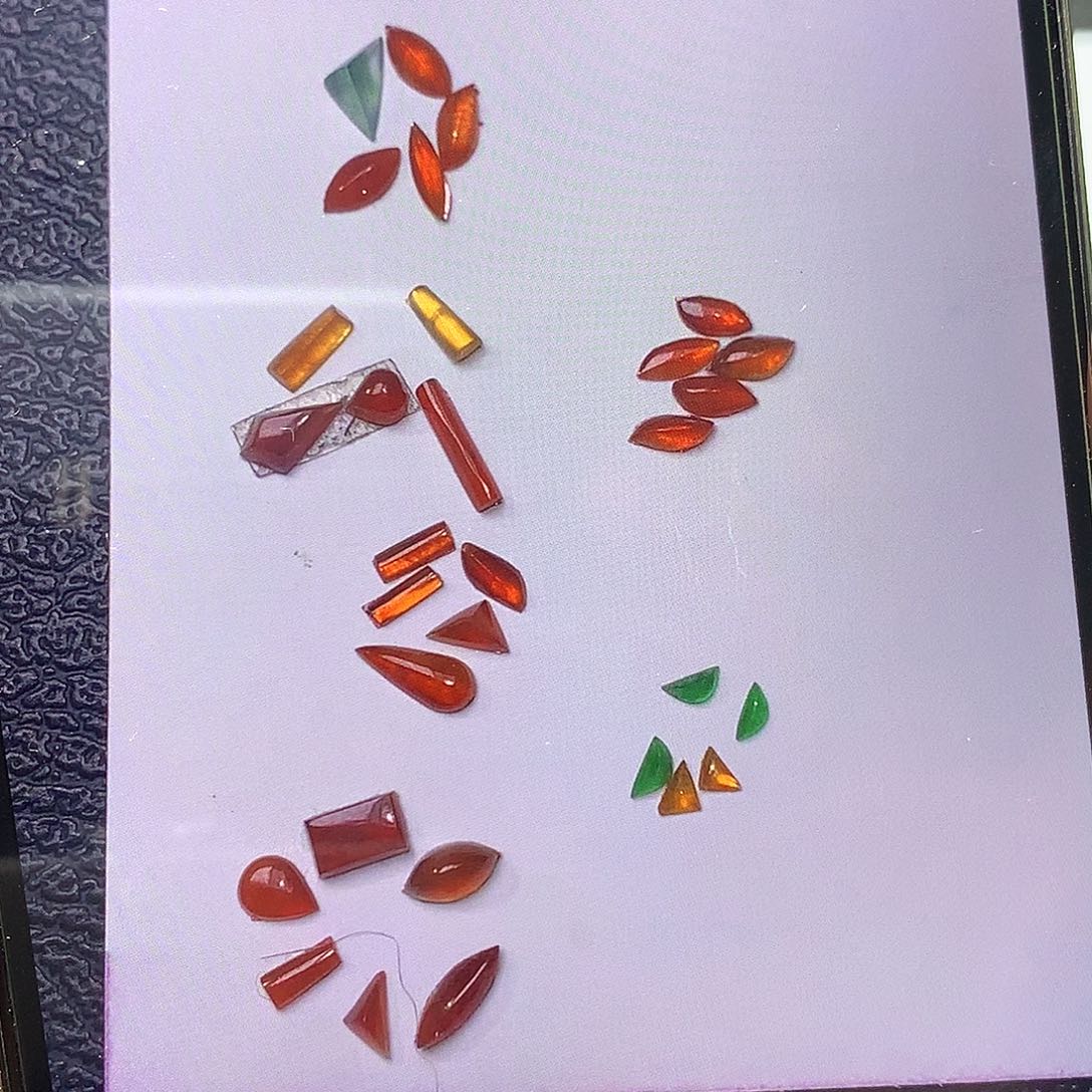 翡翠未镶嵌颈饰随形